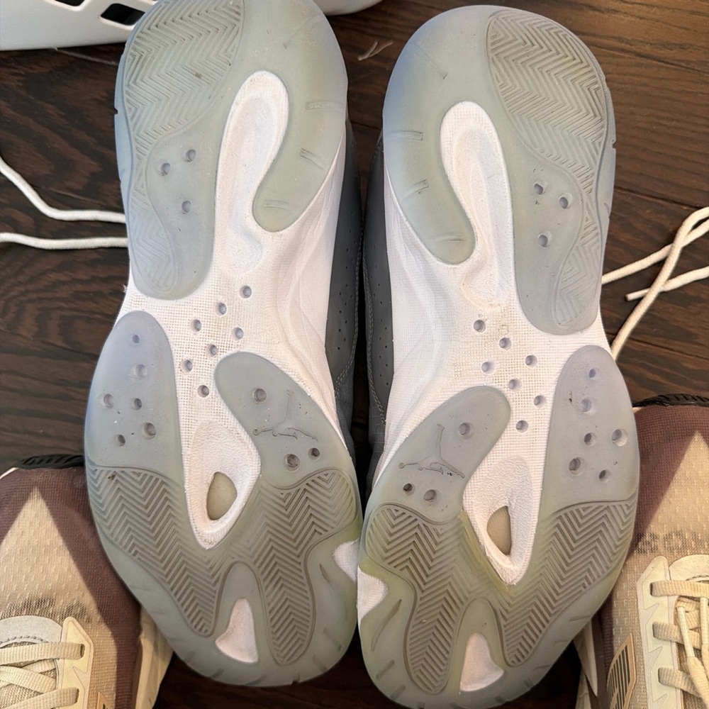 Jordan Men's Light Gray Athletic Shoes - Picture 4 of 5